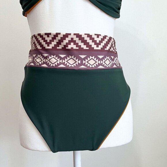 Elegant Green Bikini with Patterned Waistband - Picture 5 of 16
